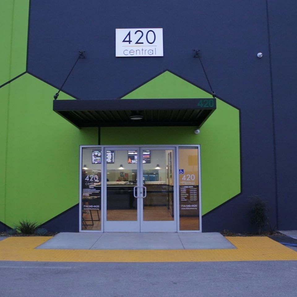 420 Central photo 1