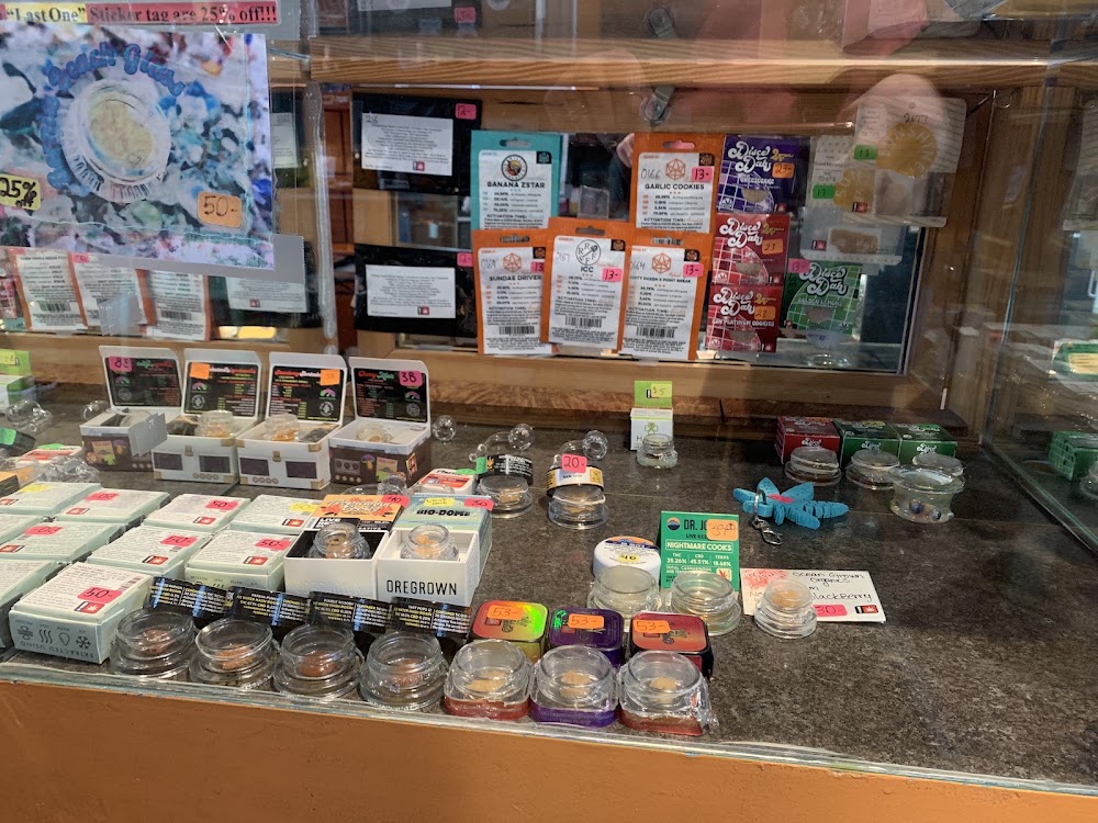 Bernie's Universal Dispensaries photo 8