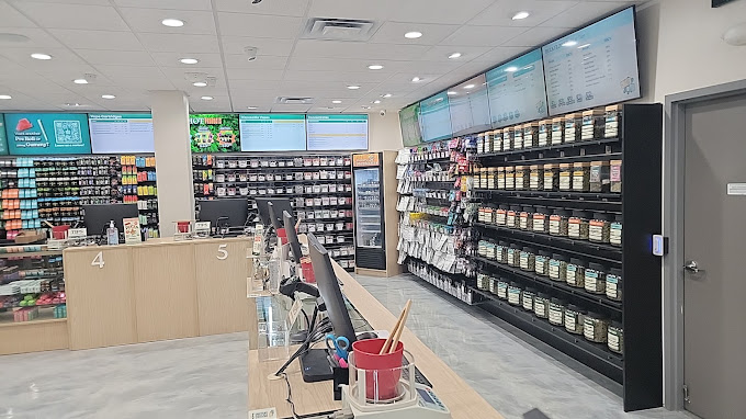 Bloomery Cannabis Mt. Clemens photo 5