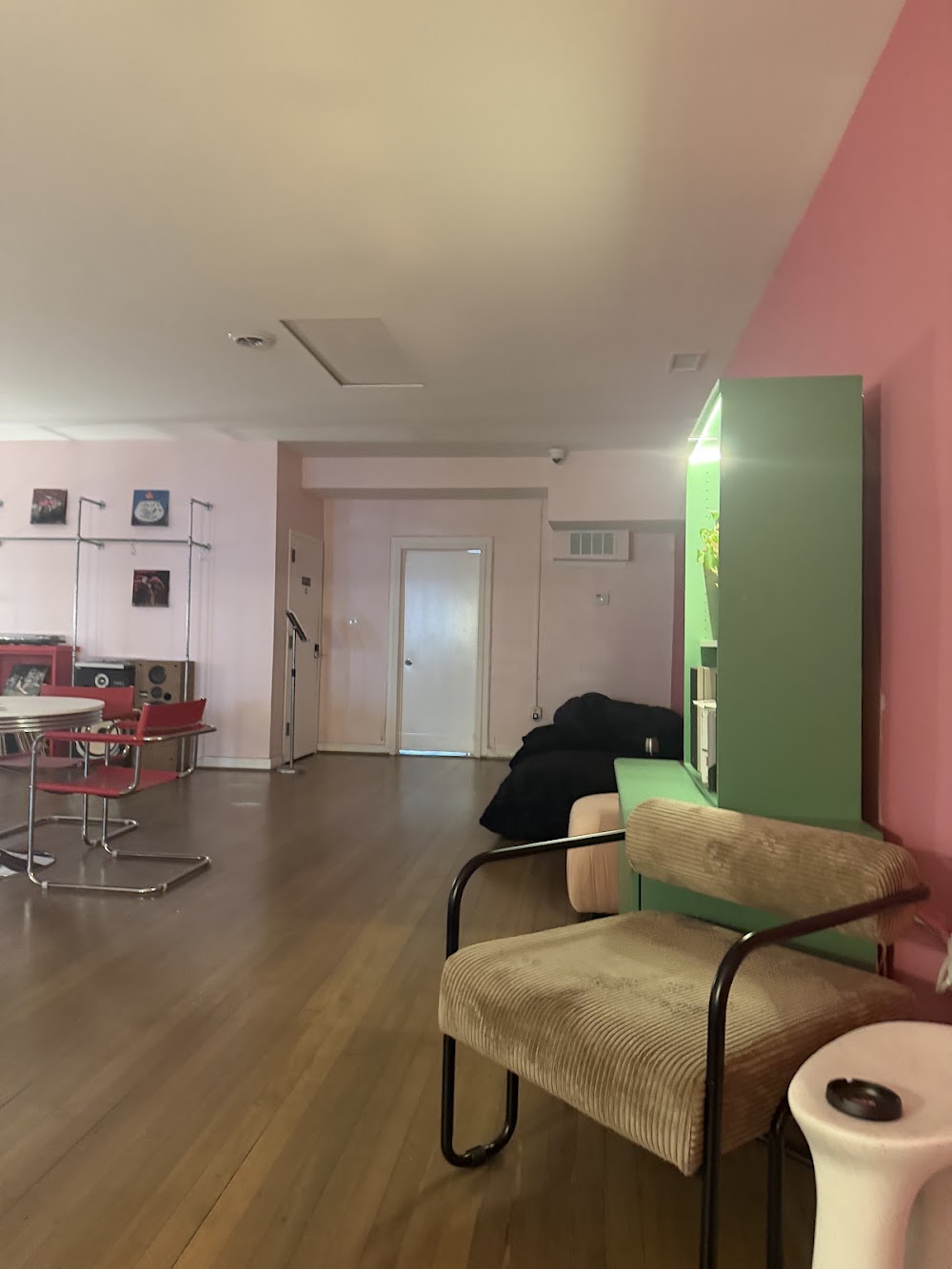 Bluntsluts Cannabis Club photo 7