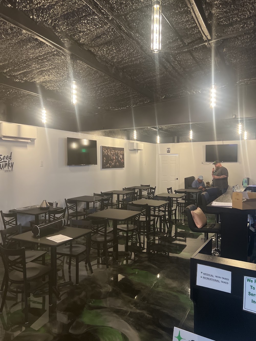 Bud Board Dispensary - Smoke Shop & Lounge photo 5
