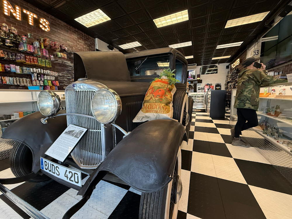 Buds Garage photo 2