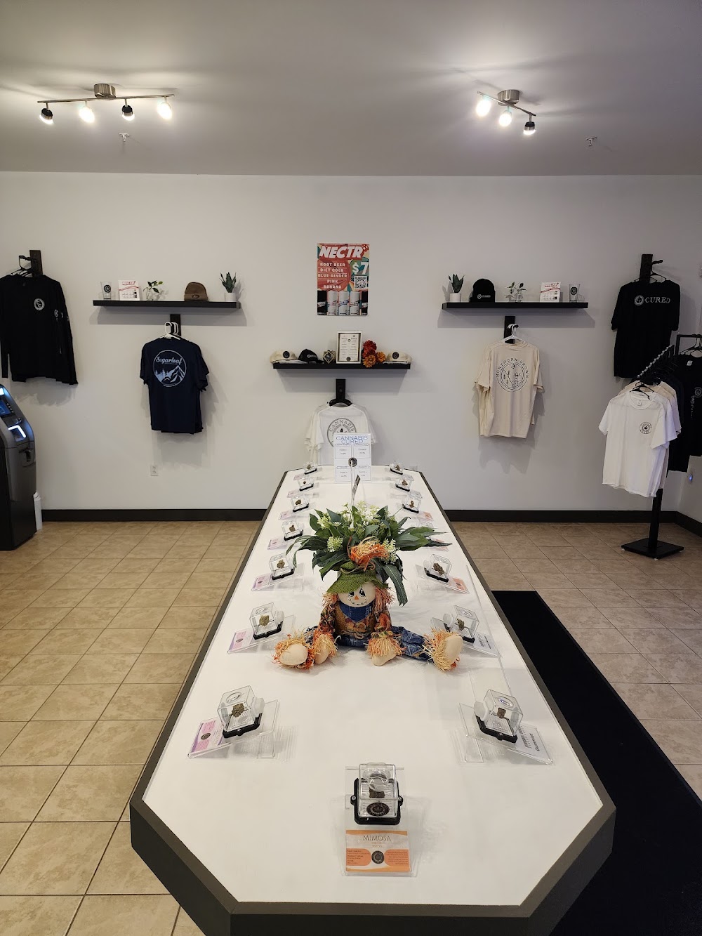 Cannabis Cured Retail photo 5