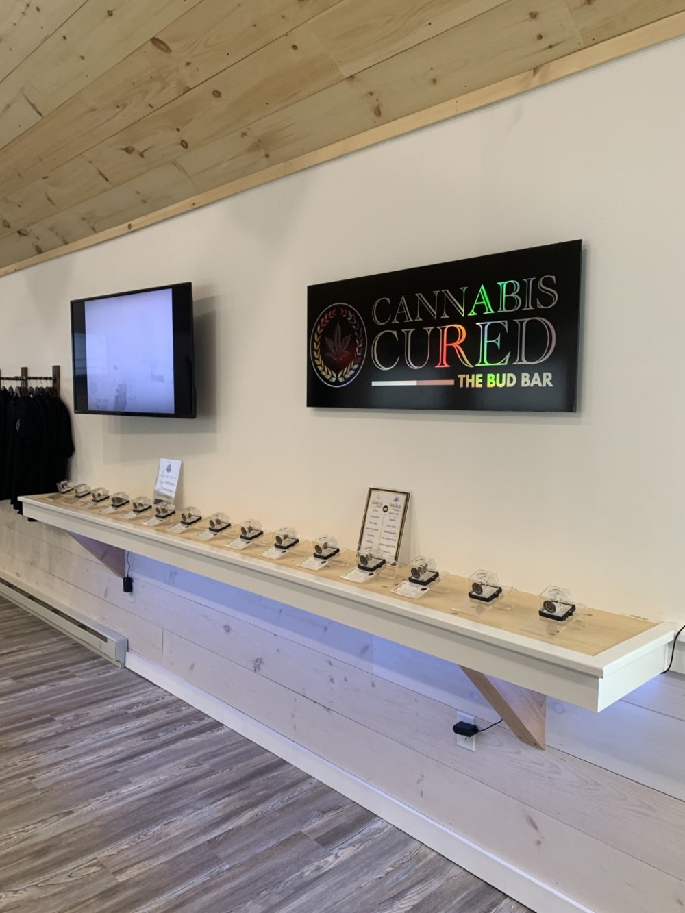 Cannabis Cured Retail photo 6