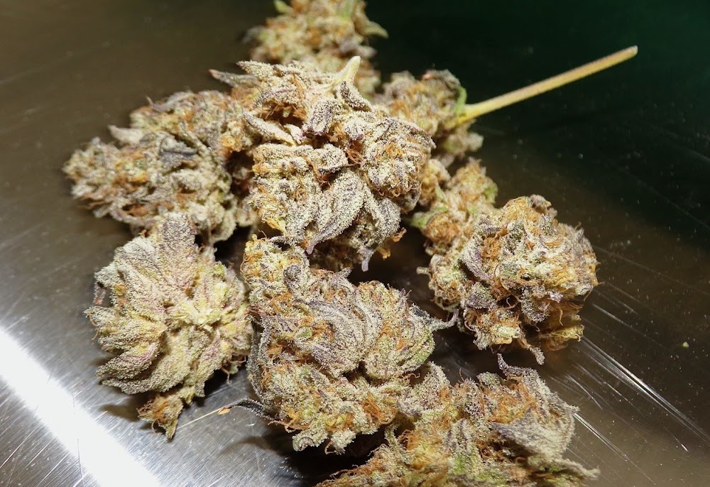 Cannabis Cured Retail photo 3