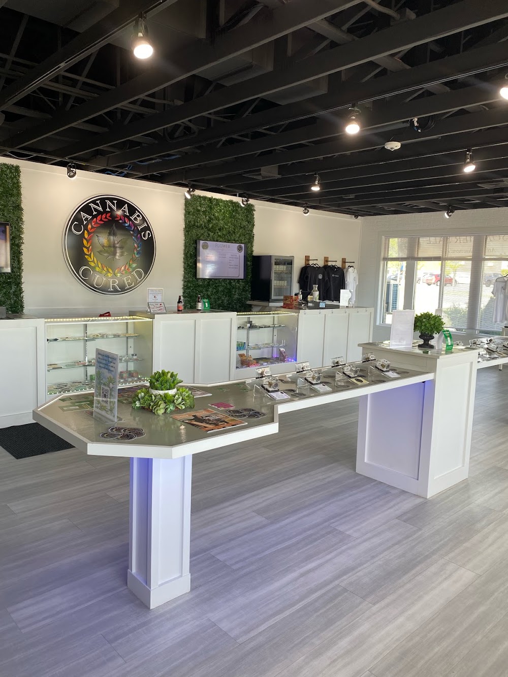 Cannabis Cured Retail photo 4