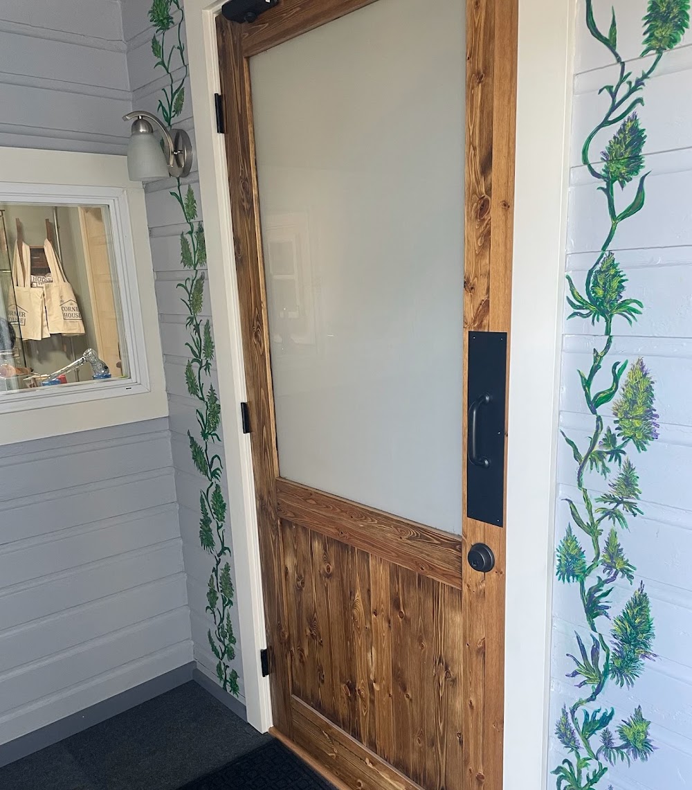Corner House photo 4