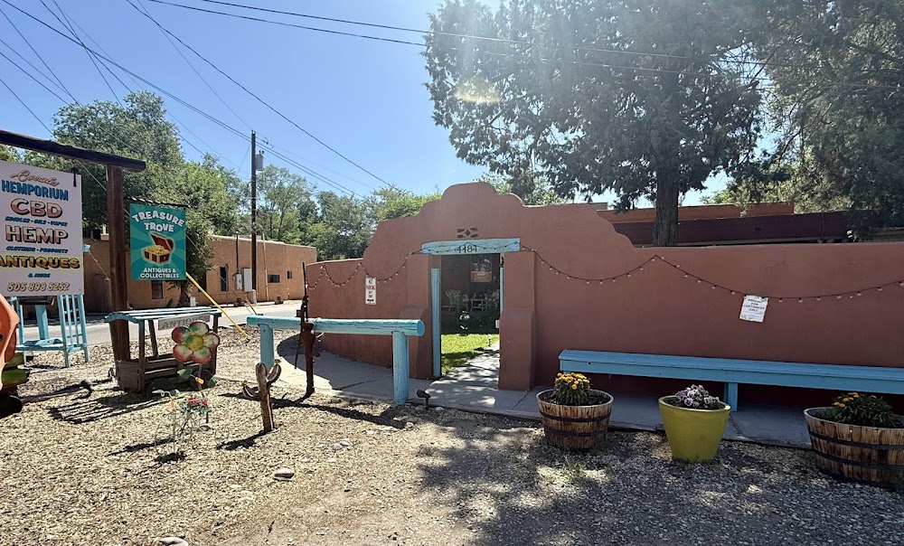 Corrales Hemporium photo 6