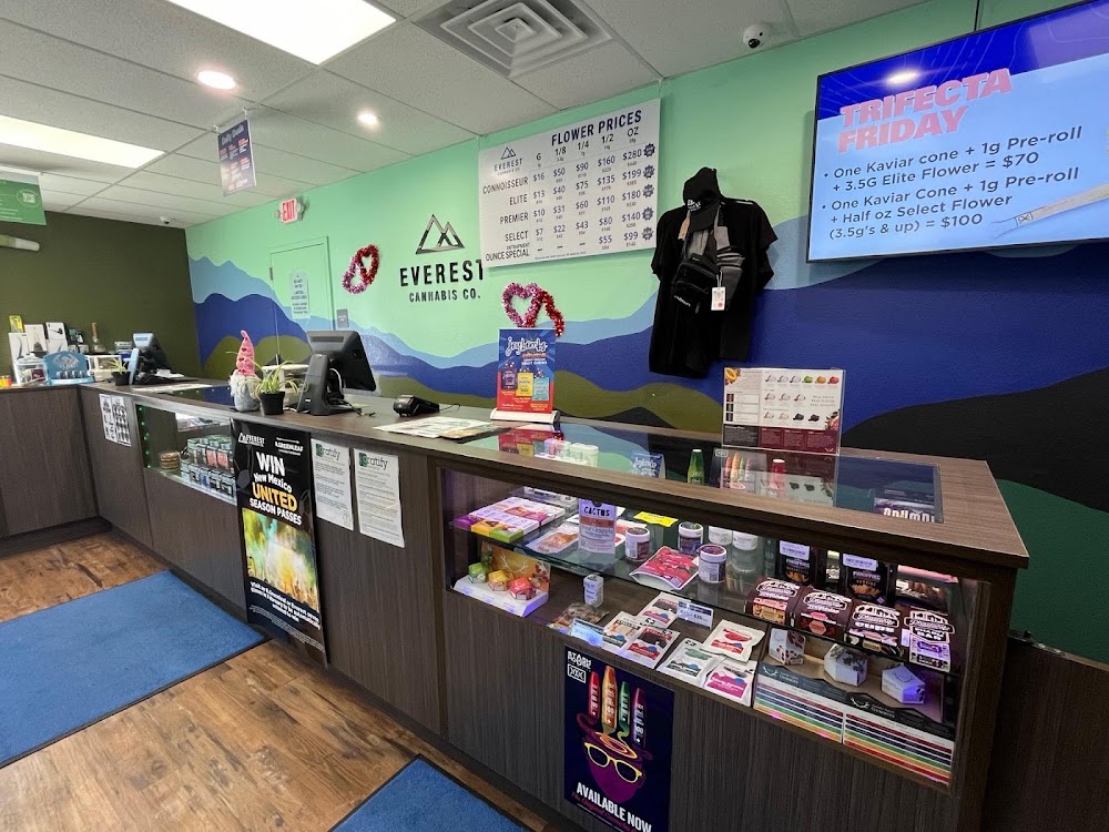 Everest Cannabis CO - Montano Plaza photo 5