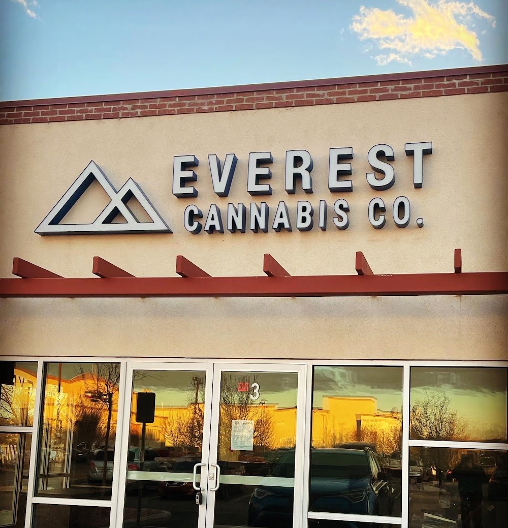 Everest Cannabis CO - Montano Plaza photo 7