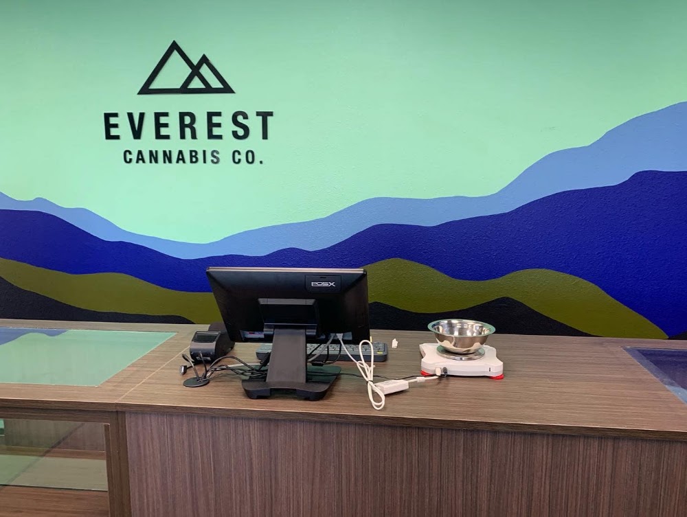 Everest Cannabis CO - Montano Plaza photo 8
