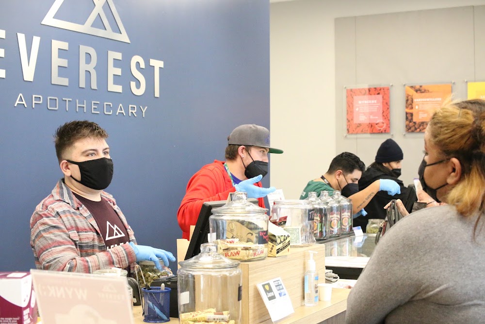 Everest Cannabis CO - Uptown photo 2