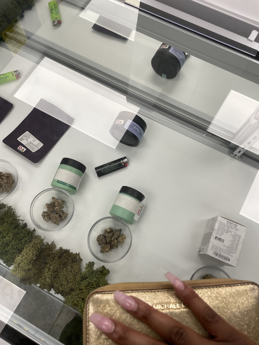 Everest Dispensary photo 5