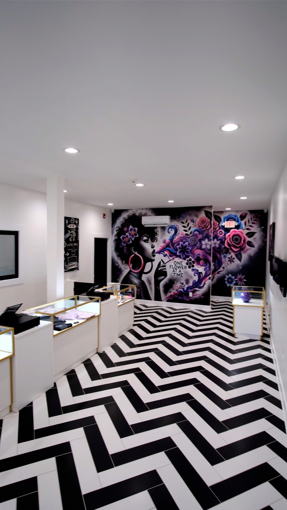 Flowerbomb Dispensary photo 3