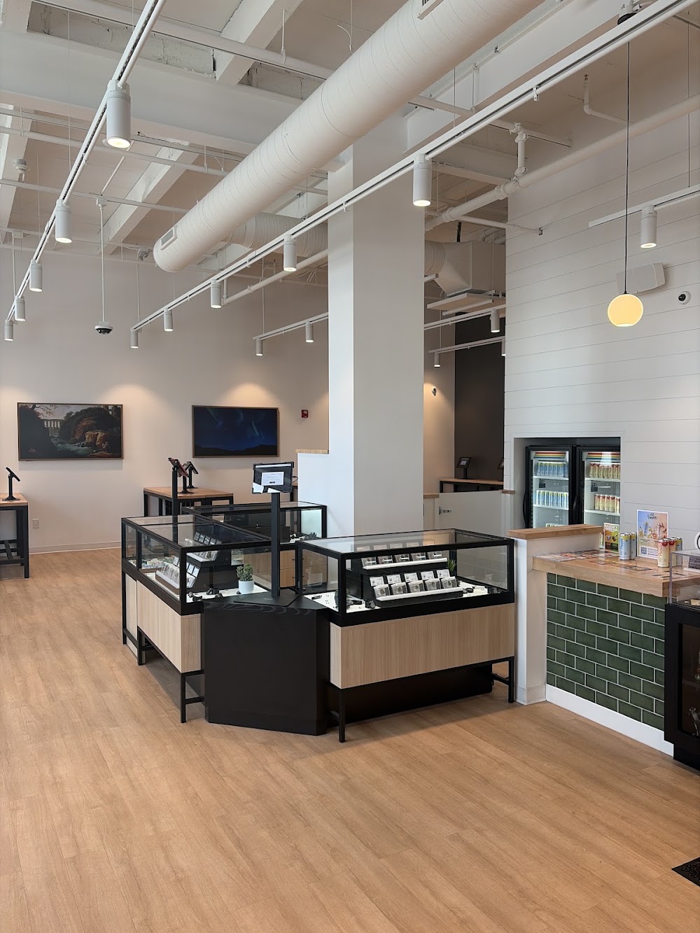 Hi People Cannabis Market photo 4