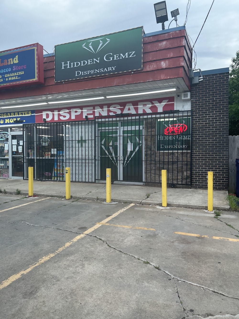 Hidden Gemz - Sunnylane Rd photo 3