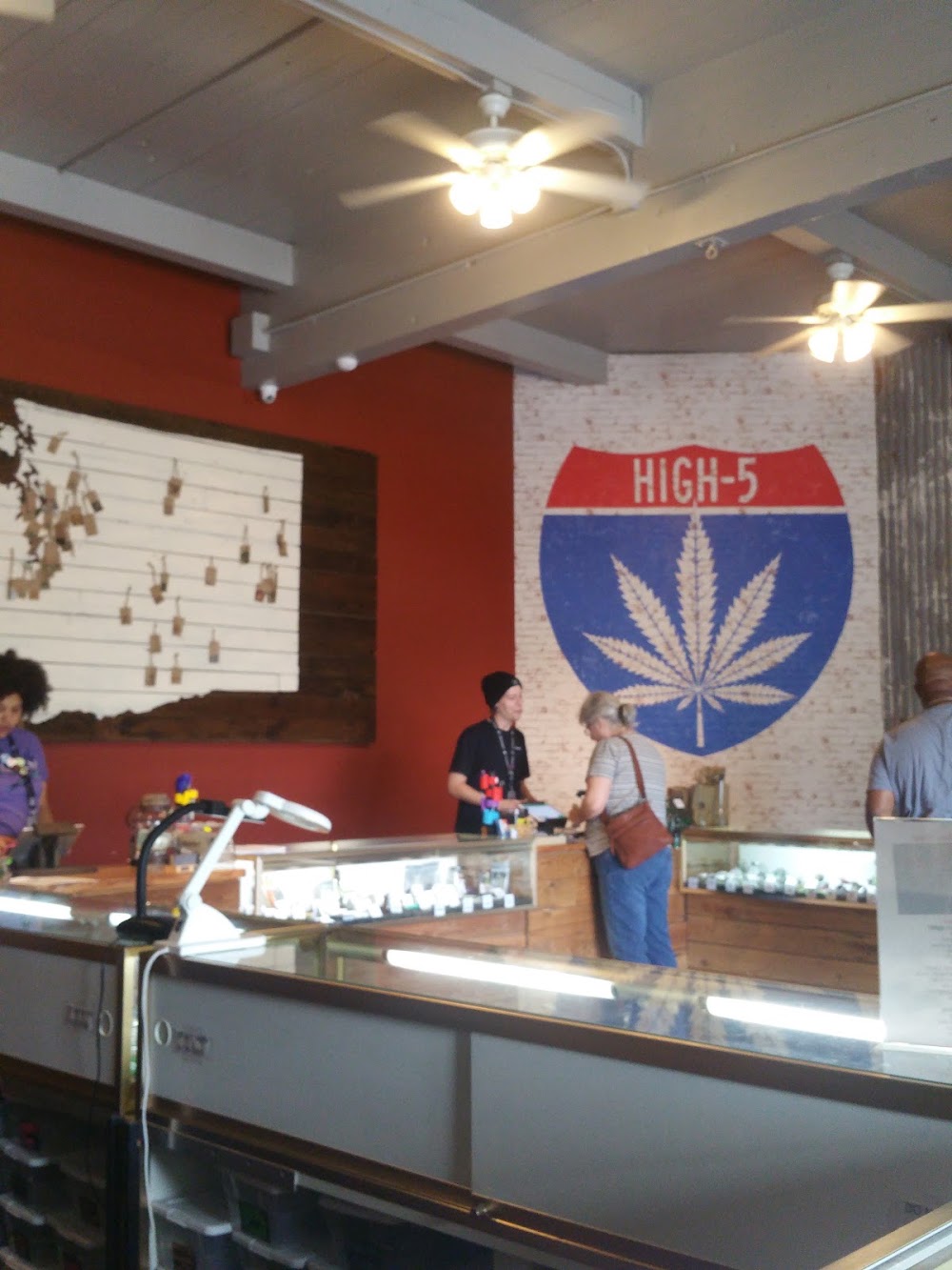 High-5 Cannabis photo 5