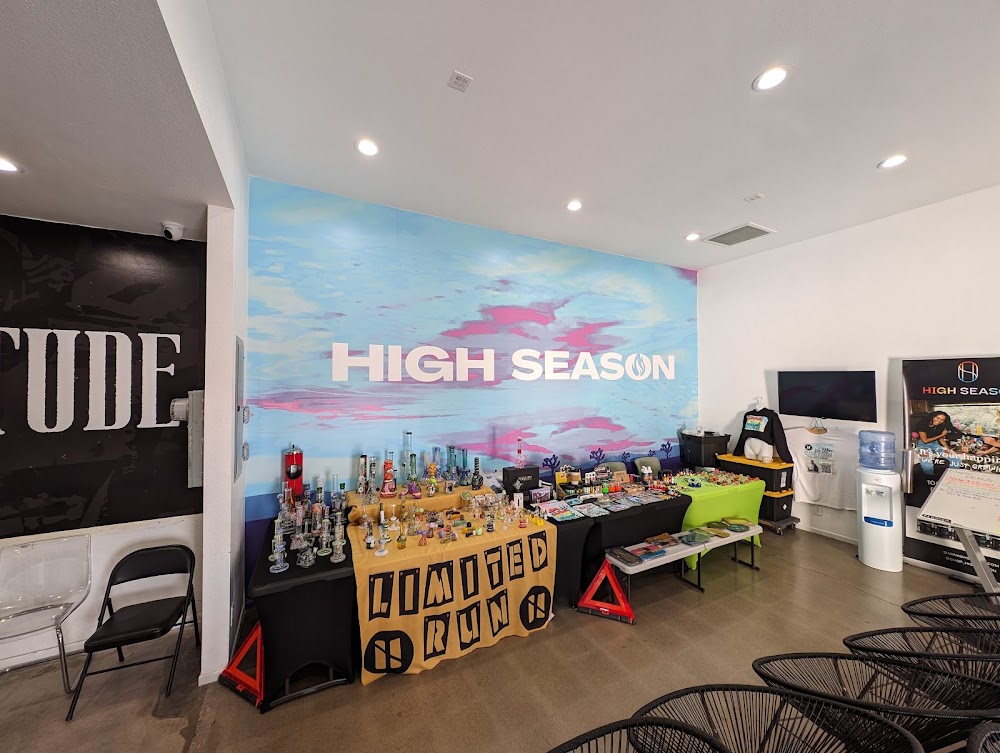 High Season photo 2
