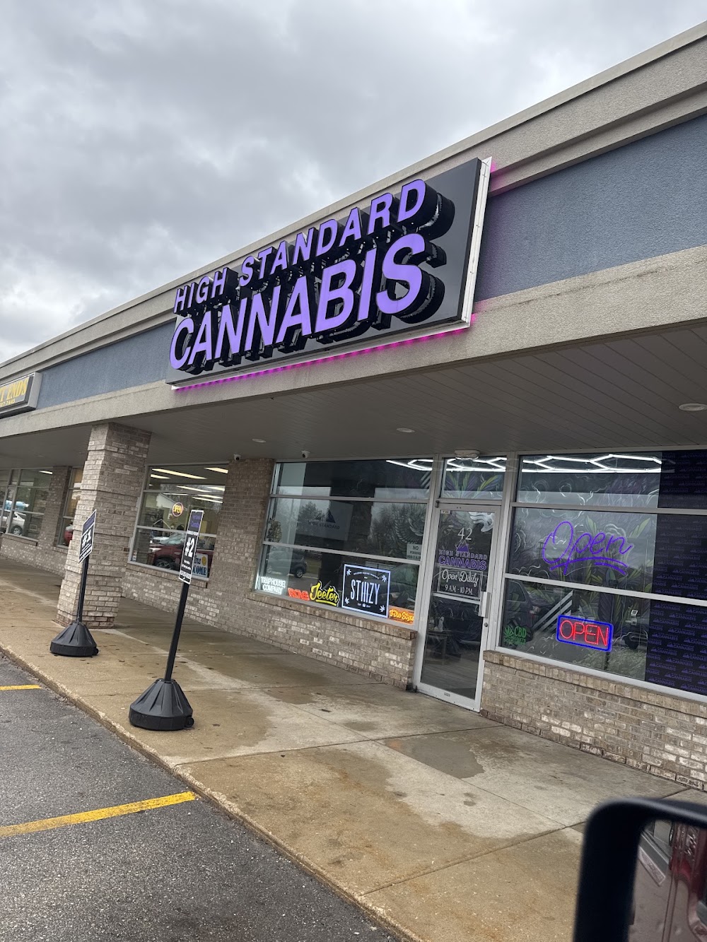 High Standard Cannabis photo 4