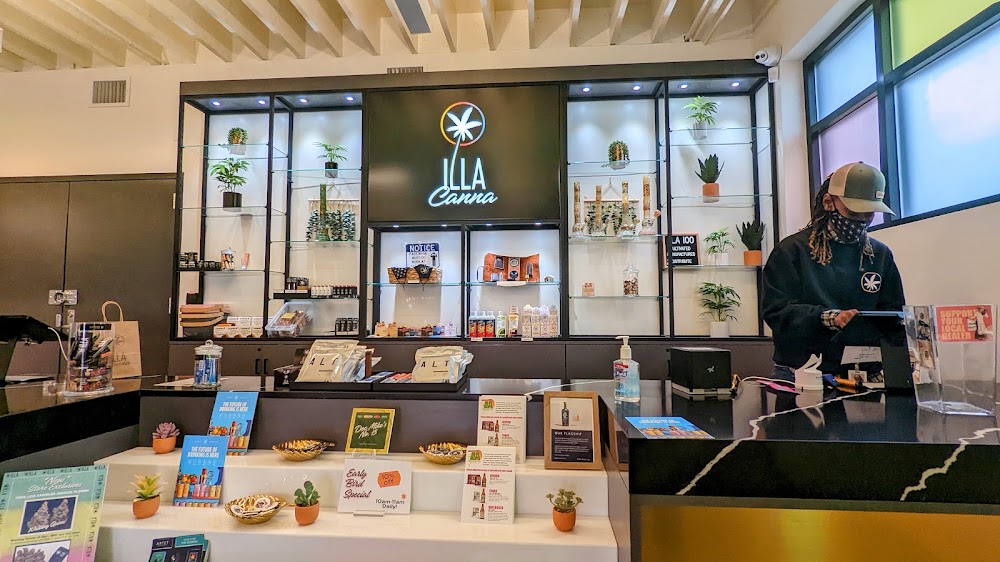 Illa Store photo 3
