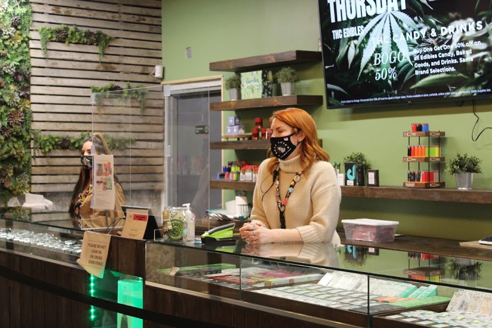 L B Green Room photo 2