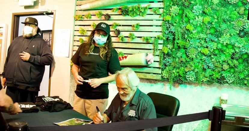 L B Green Room photo 4