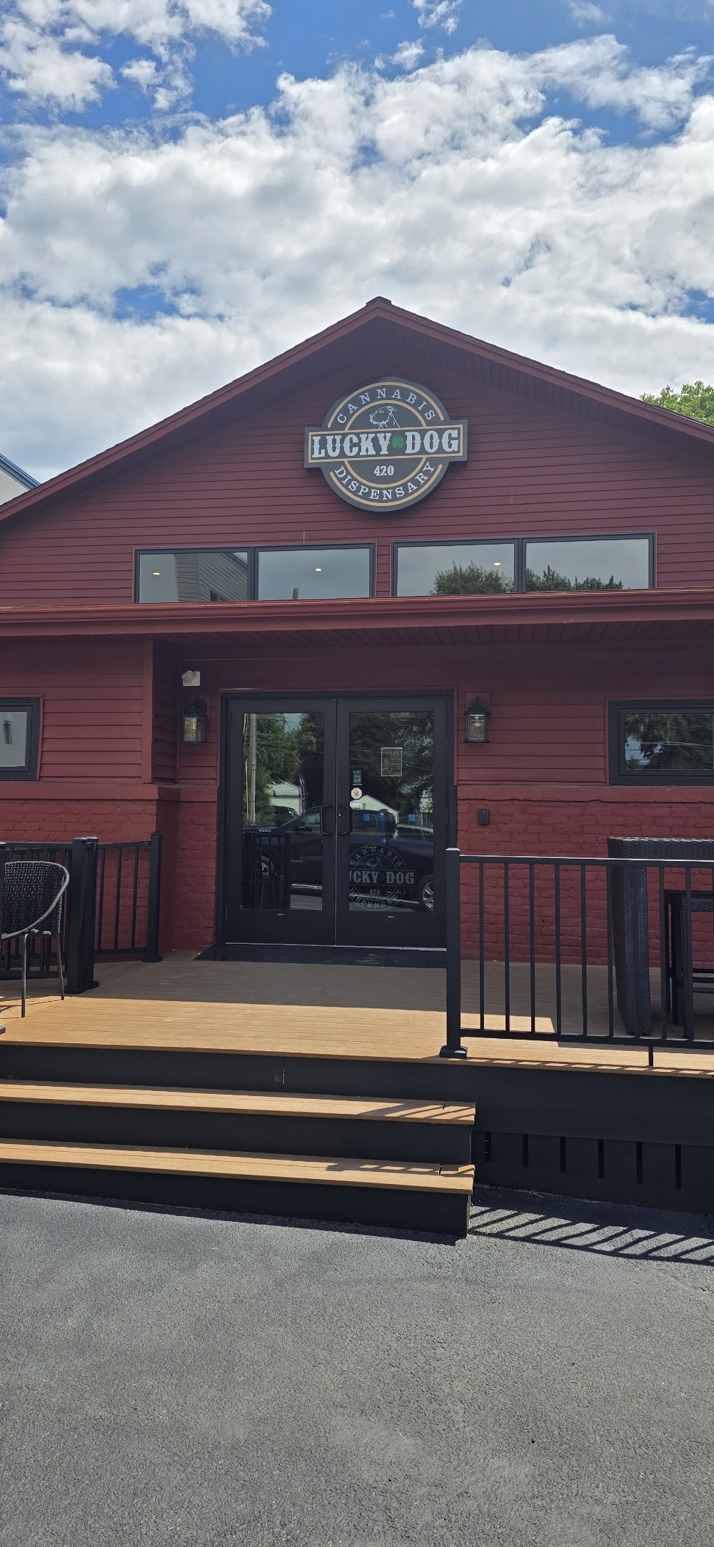 Lucky Dog 420 photo 7