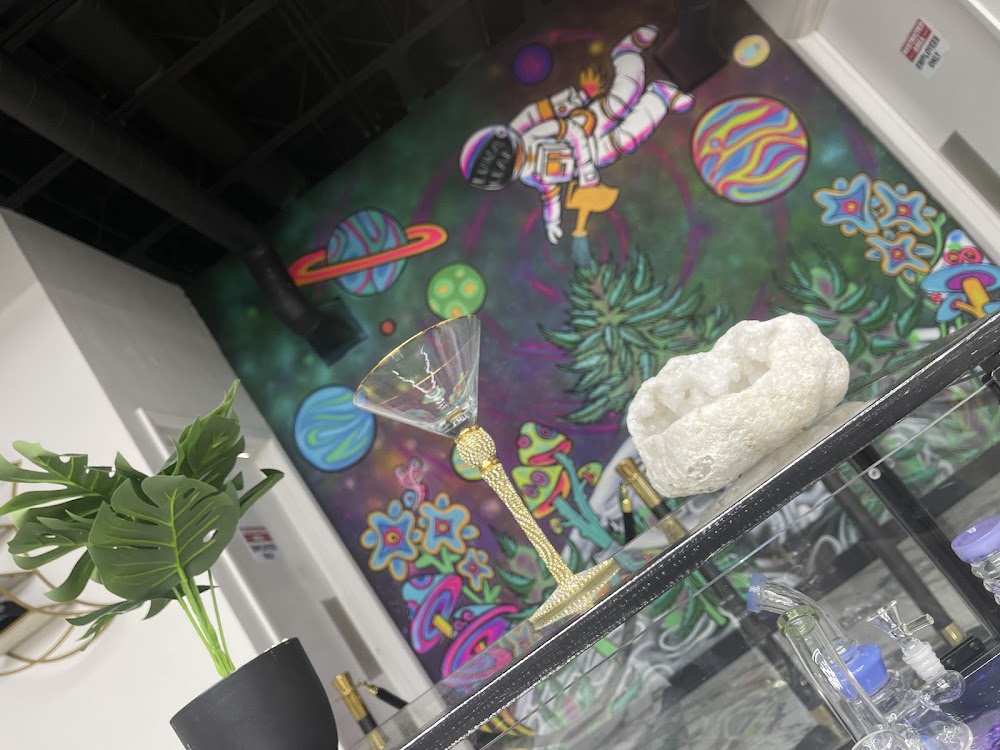 Luna Leaf photo 4