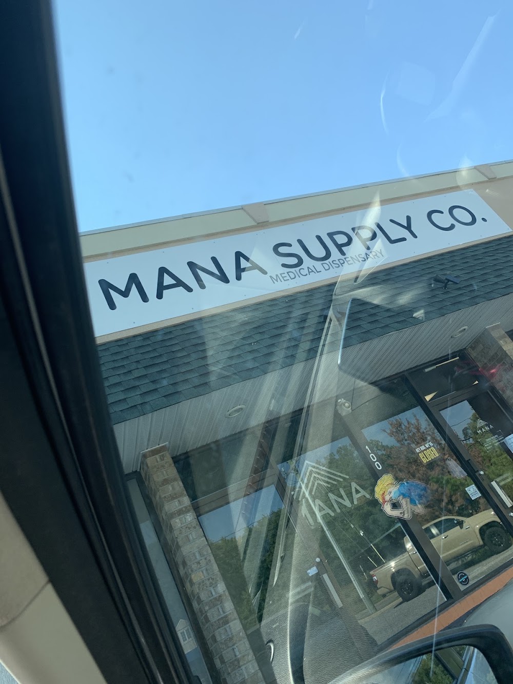 Mana - Middle River photo 1