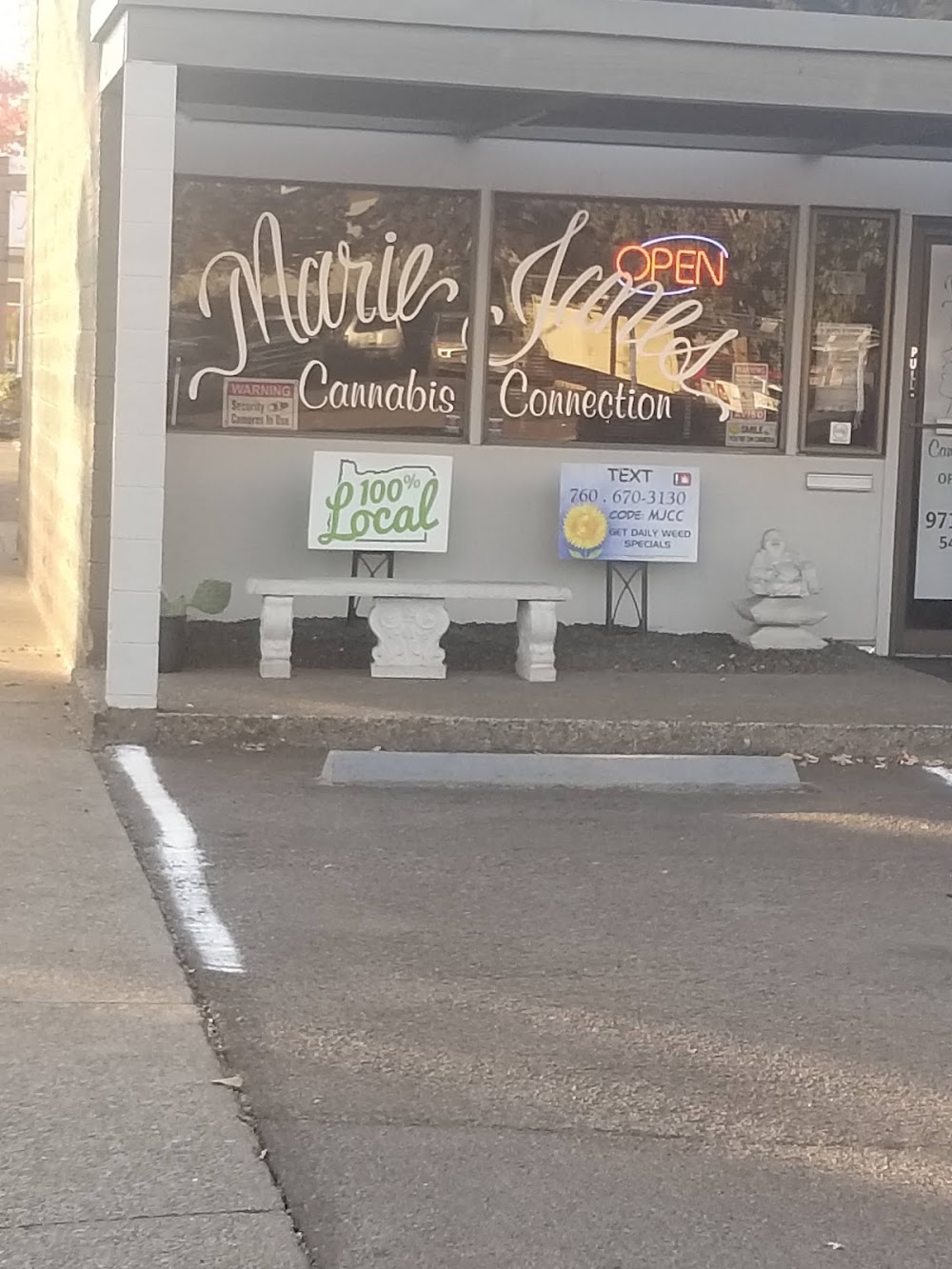 Marie Janes Cannabis Connection photo 3