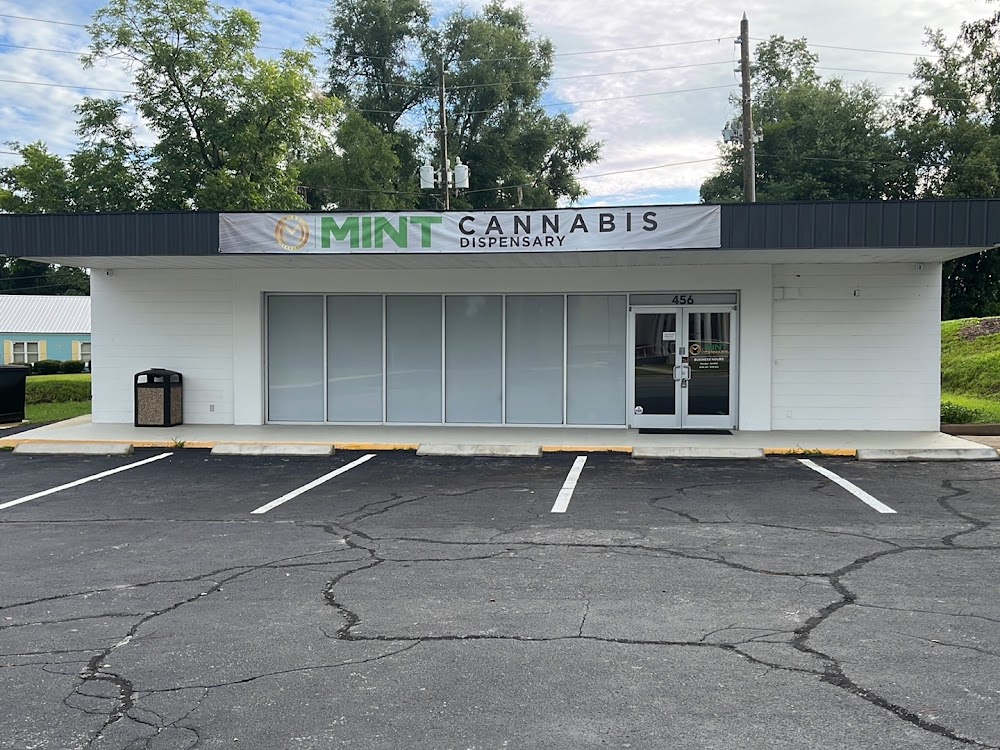 Mint Cannabis photo 1