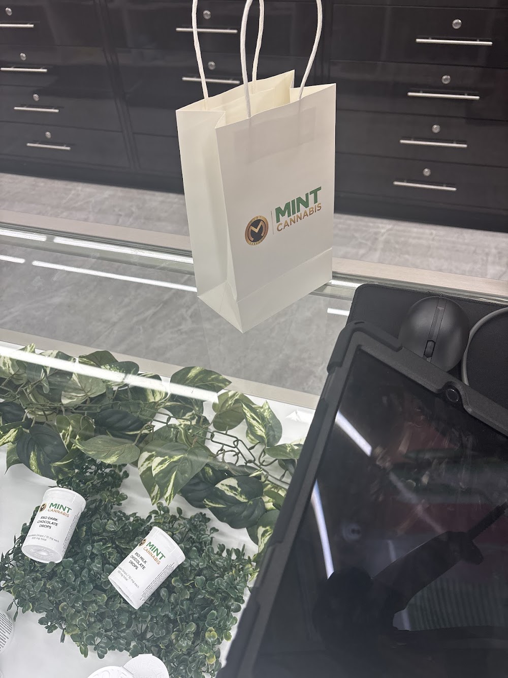Mint Cannabis photo 2