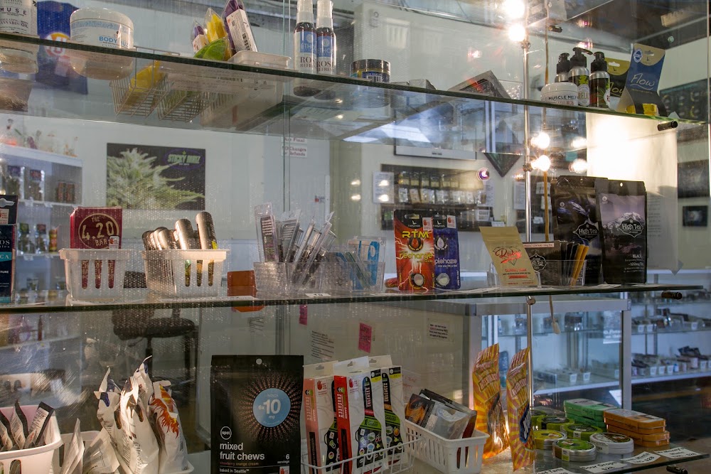 Mj's Pot Shop photo 4