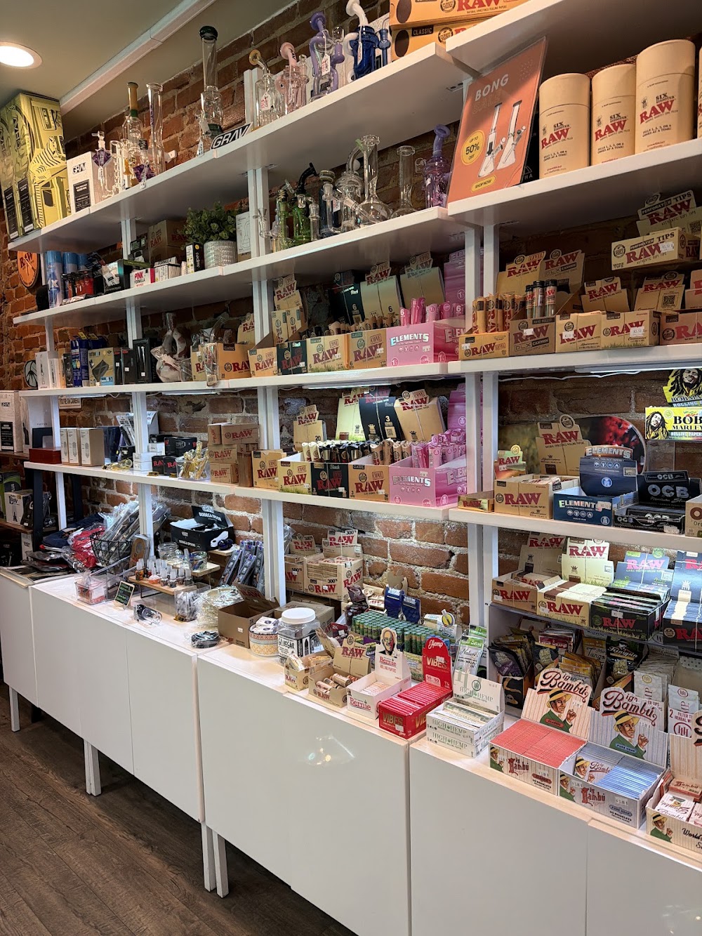 New Leaf Smoke Shop photo 4