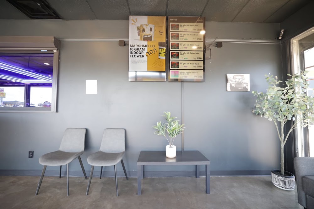 Oasis Cannabis CO - Roswell photo 7