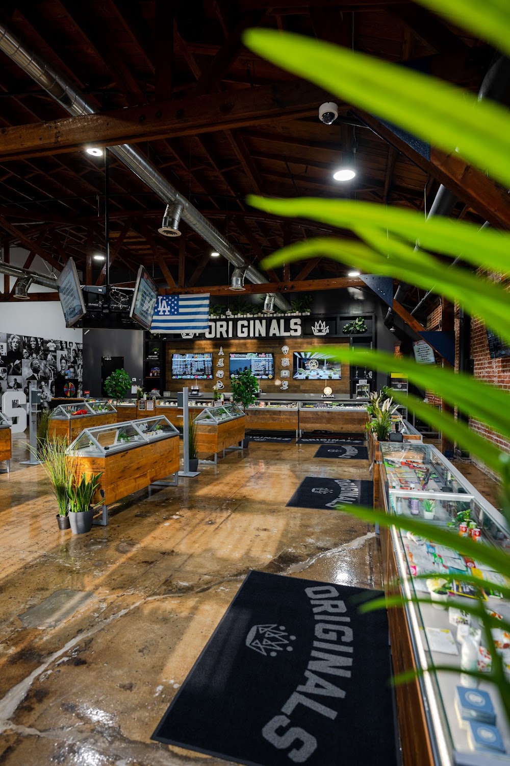 Originals Factory photo 7