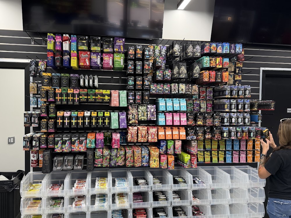 Pure Cannabis Outlet Warren photo 6