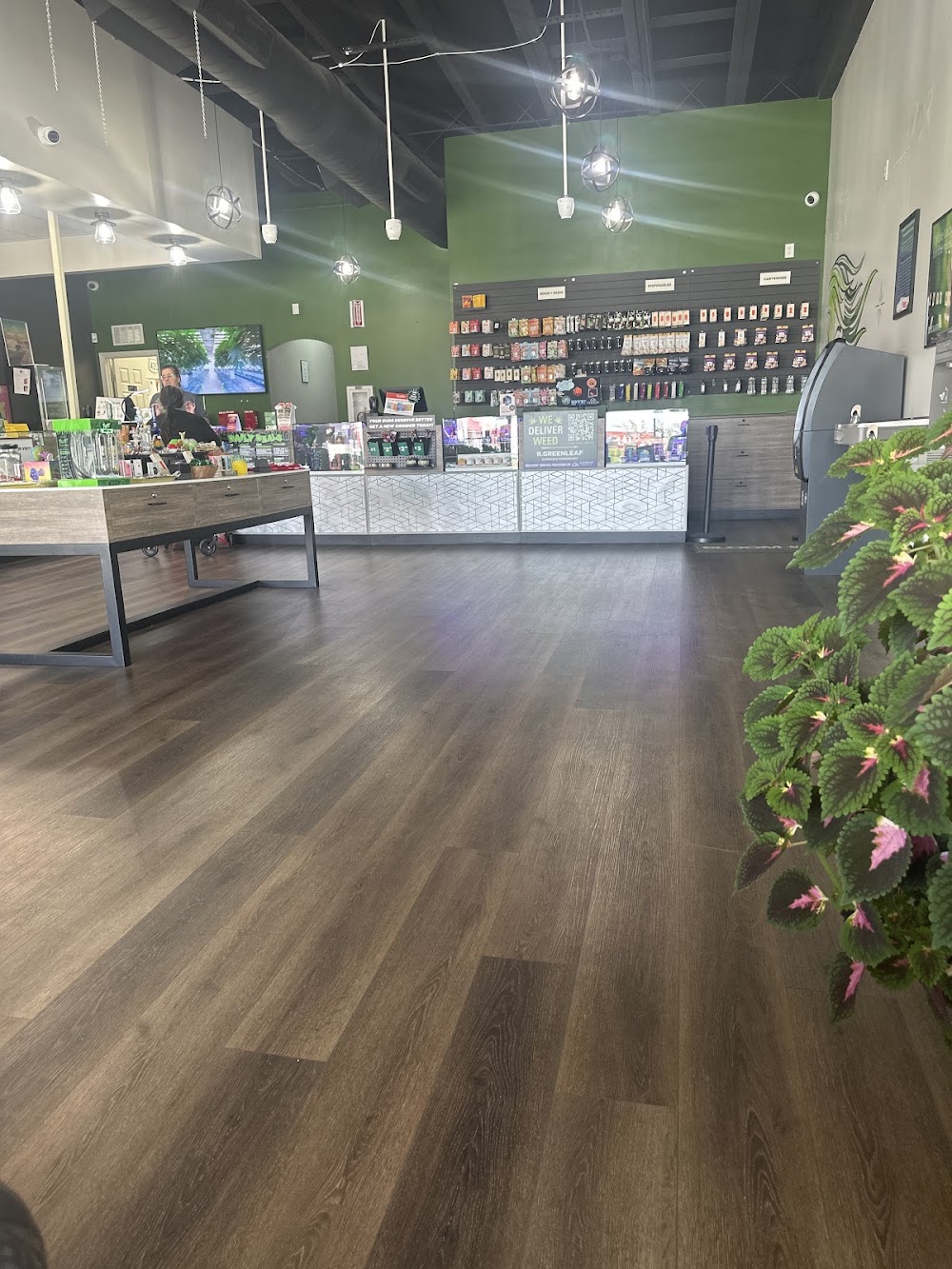 R Greenleaf Cannabis Dispensary - Northeast Heights photo 8