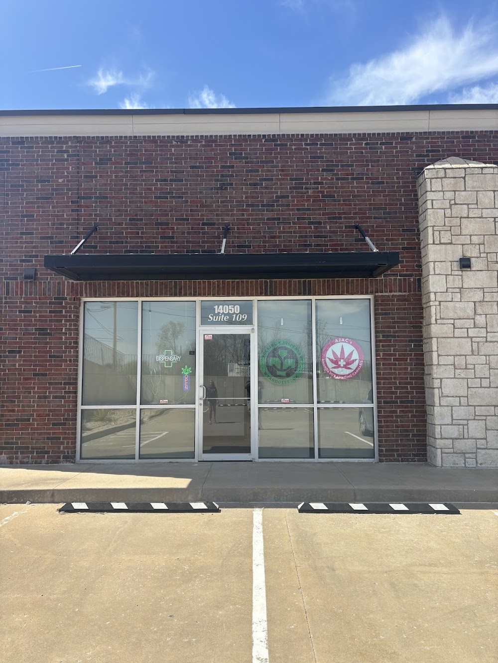 Rocking Y Dispensary Glenpool photo 4