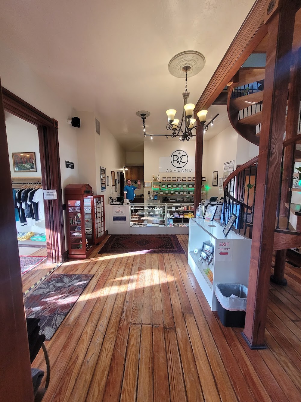 Rogue Valley Cannabis - Ashland photo 3