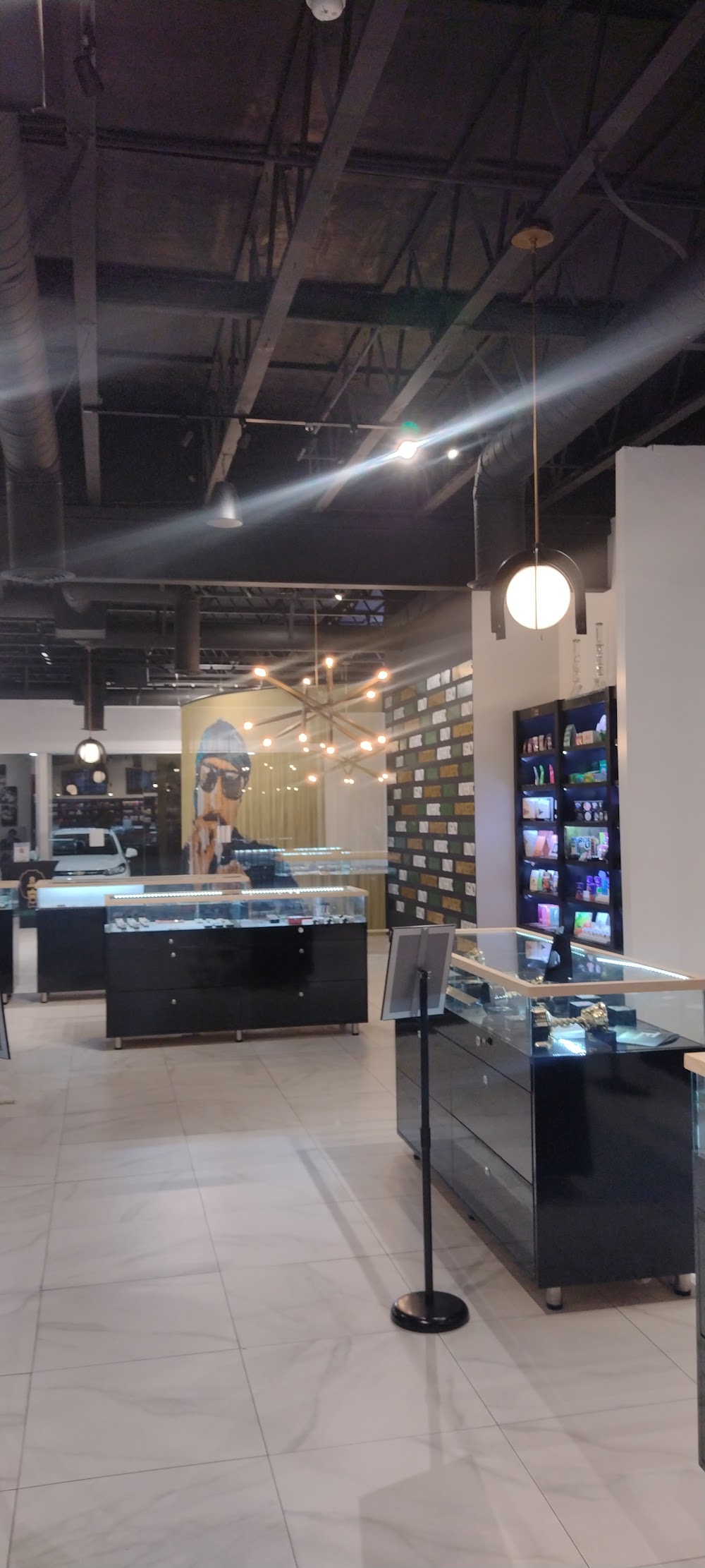 S.W.E.D.A. Snoop Dogg Store photo 5