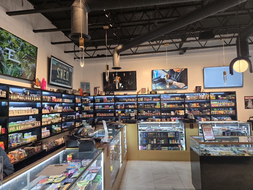 S.W.E.D.A. Snoop Dogg Store photo 8