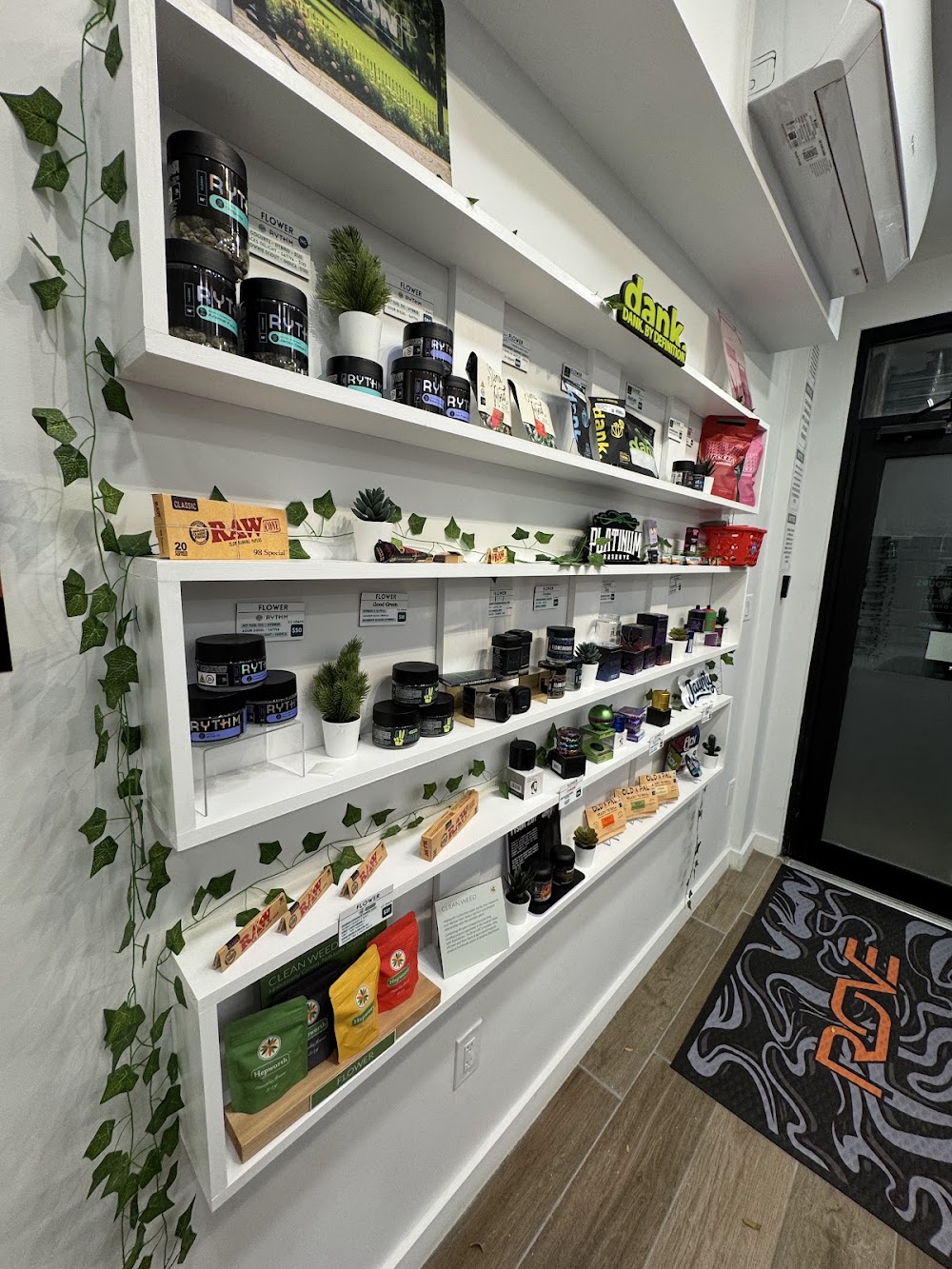 Seneca Cannabis photo 2