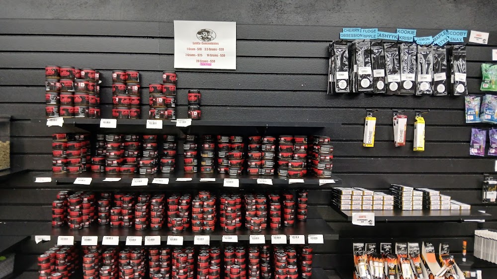 Snaxland Dispensary photo 8