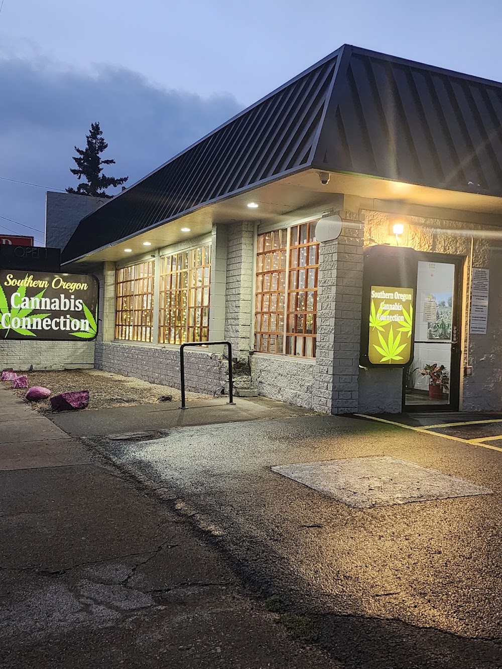 Southern Oregon Cannabis Connection photo 5