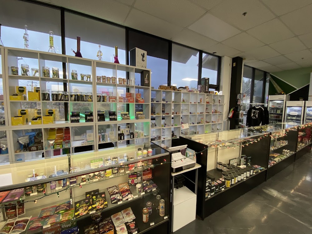 The Cannabis Refinery - Edmond 24/7 Drive Thru photo 3