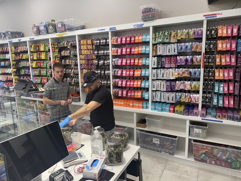 Top Cannabis Outlet Rr photo 5