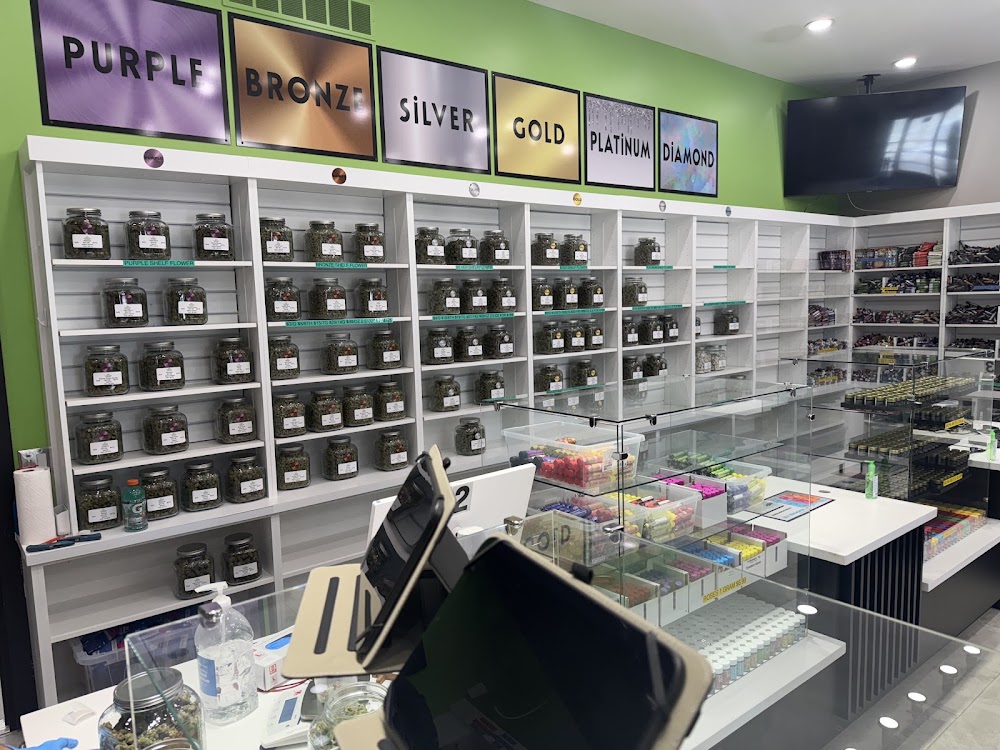 Top Cannabis Outlet Rr photo 8