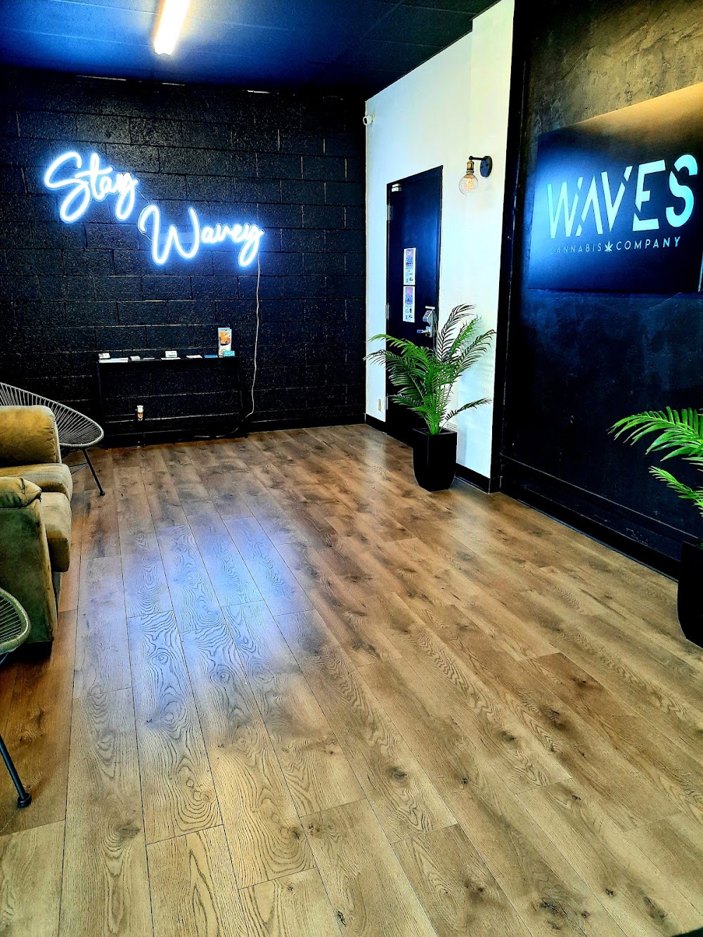 Waves Cannabis CO photo 4